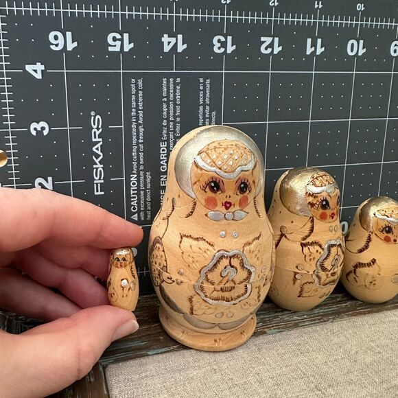 Vintage Hand Painted Matryoshka Russian 5 Nesting Dolls Natural Burnt Wood 3.75" - Picture 10 of 12